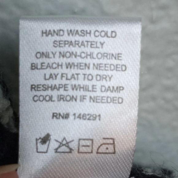 Made For Me to Look Amazing Black /White Crochet sweater dress Size Small - Picture 6 of 8